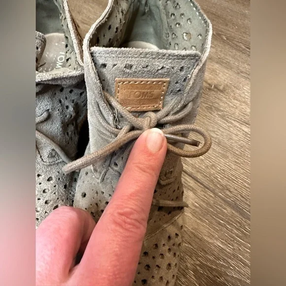 TOMS Laser cut Suede Wedge Booties • Espadrille - Picture 4 of 13